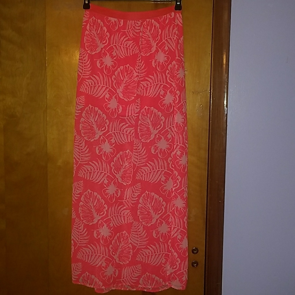 Floral maxi skirt 🌸